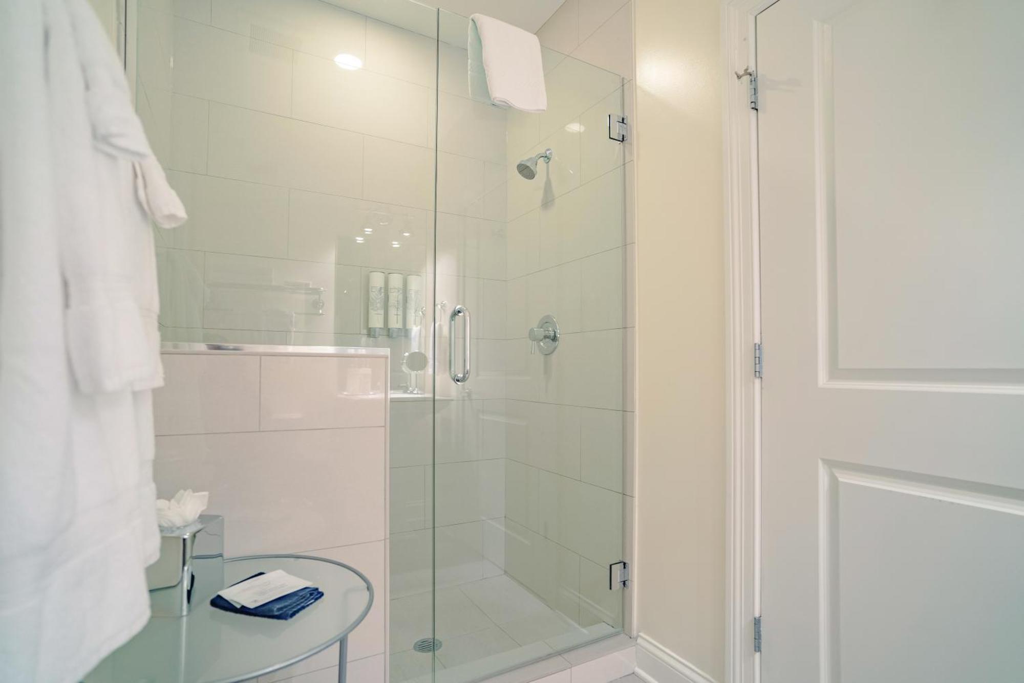 One-Bedroom Suite,1556788432:JPEG