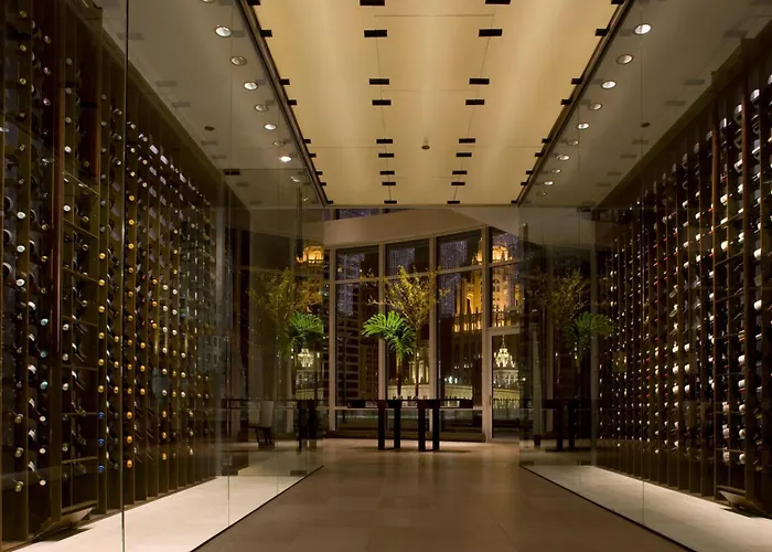 5 star hotels Trump International & Tower Chicago