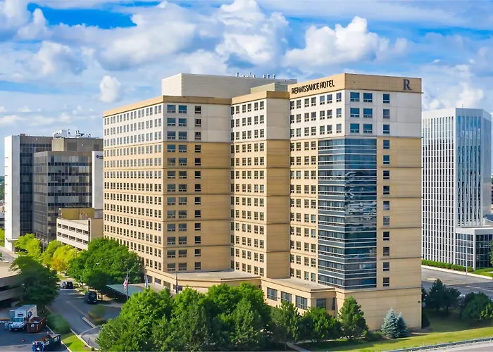 Pet Friendly hotel: Renaissance Chicago O'Hare Suites Hotel