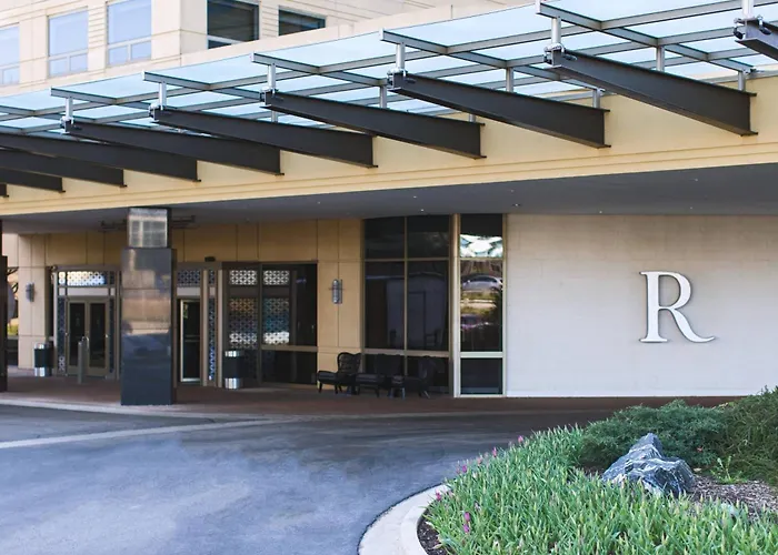 Pet Friendly hotel: Renaissance Chicago O'Hare Suites Hotel