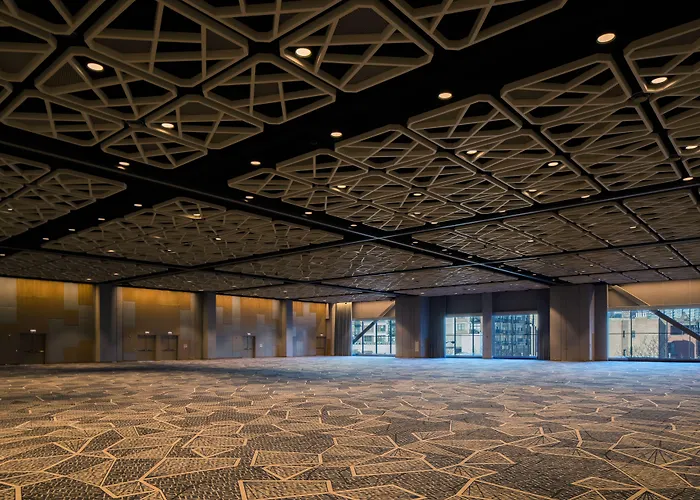 Hotel with Tennis: Marriott Marquis Chicago